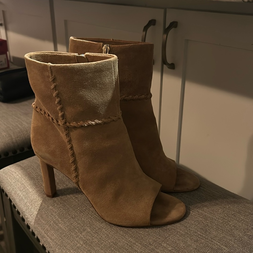 Vince Camuto booties🤎